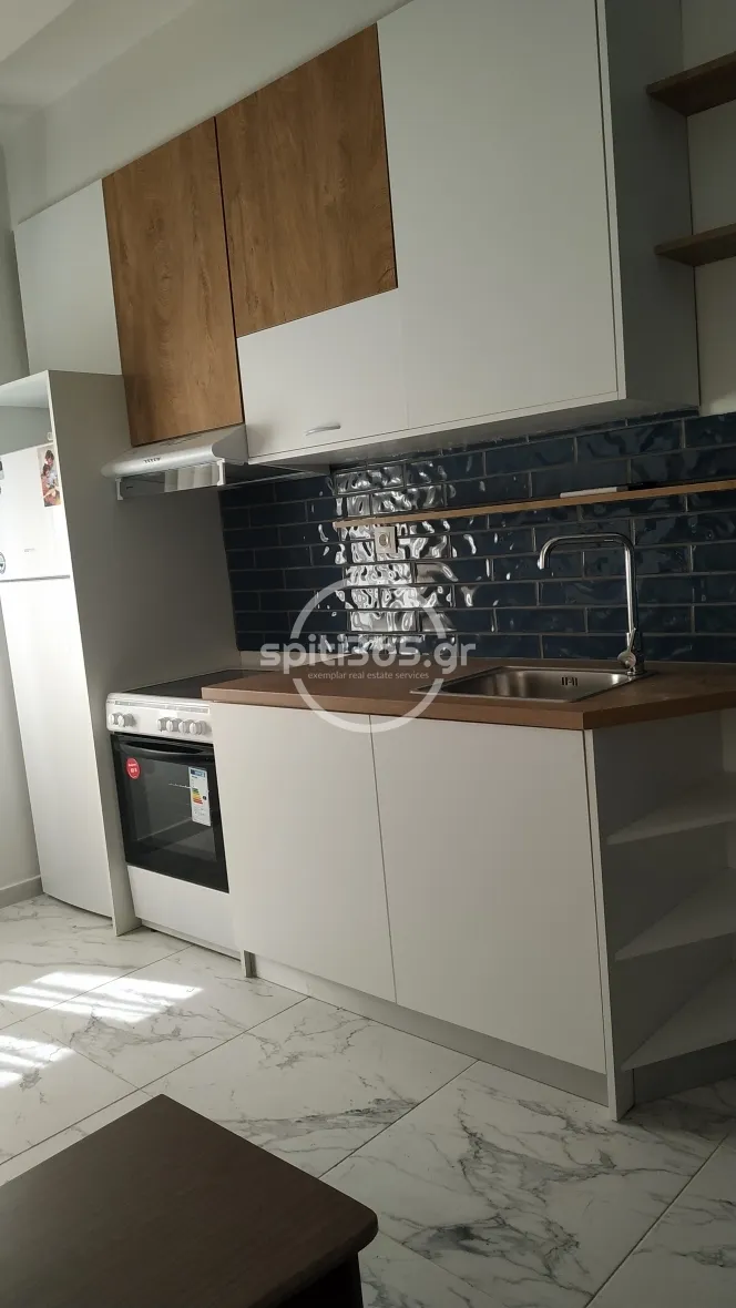 Πωλείται γκαρσονιέρα ανακαινισμένη και επιπλωμένη στην Κασσάνδρου. — φωτογραφία 3