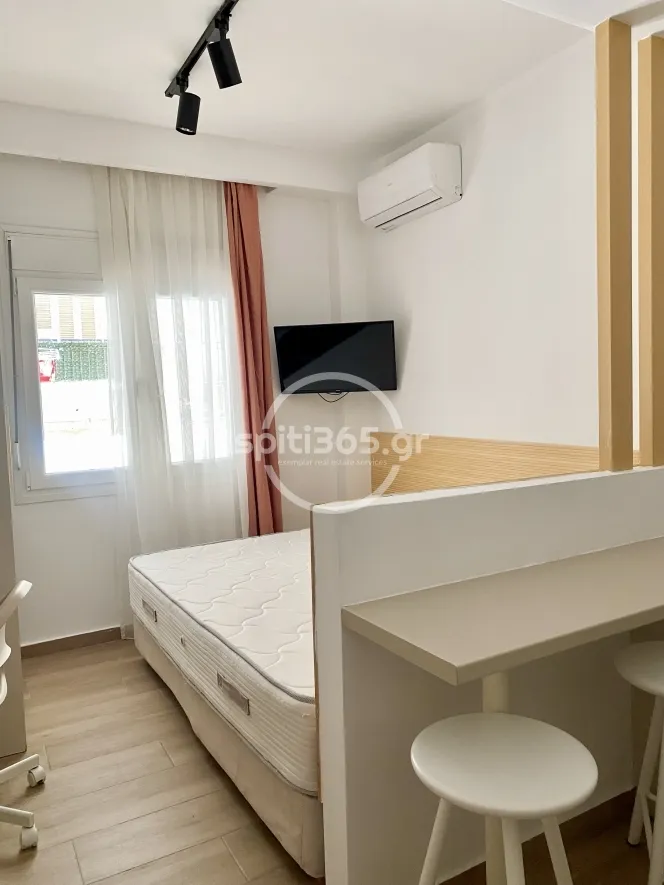 Ενοικιάζεται ανακαινισμένo studio στο Λευκό Πύργο.